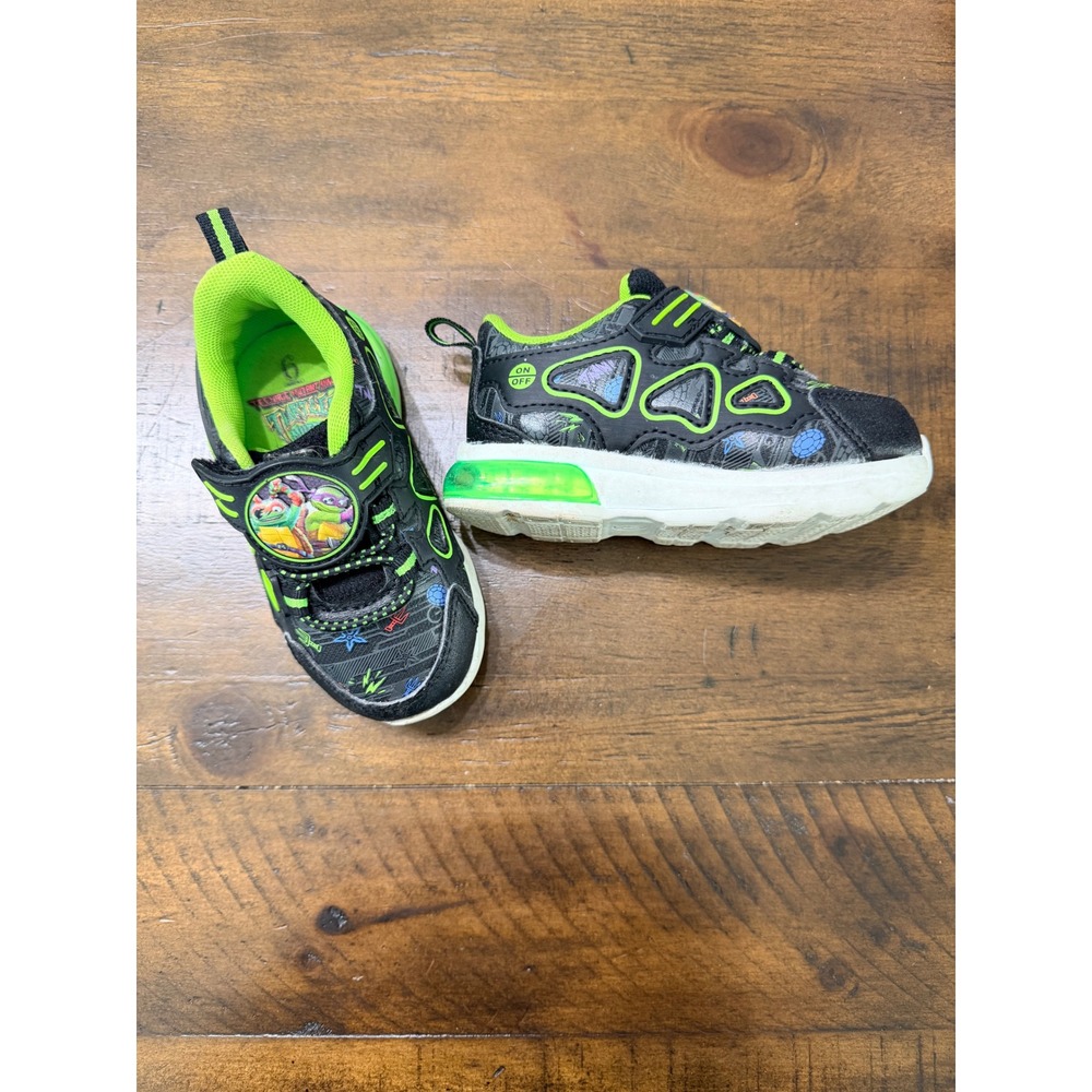 Nickelodeon TMNT Toddler Boys Light Up Sneakers Black Green BTTM44AC003 Size 6